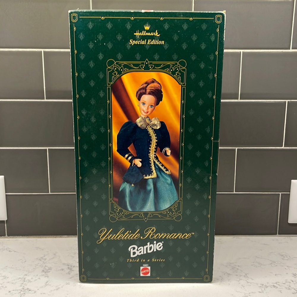- Barbie vintage hallmark special edition Yuletide romance